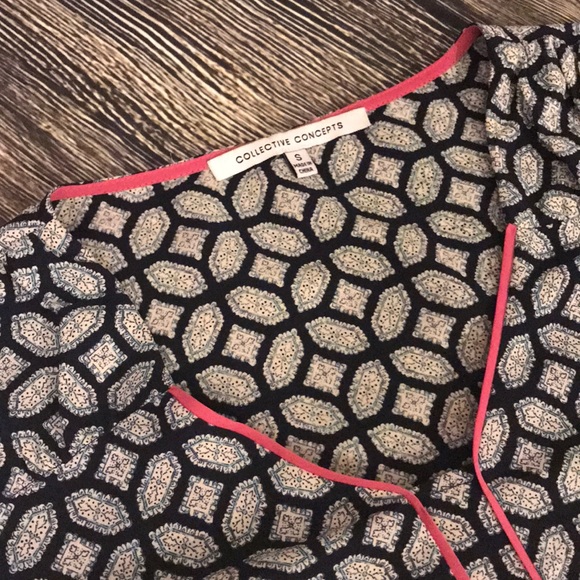 Collective Concepts Stitch Fix Blouse Small - Picture 2 of 3